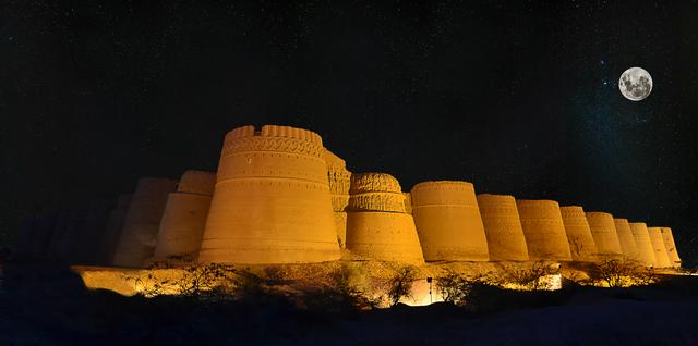 Derawar Fort at night