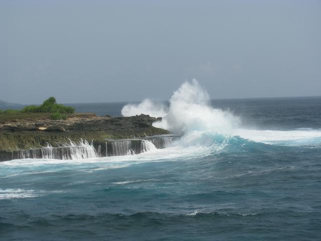 Crashing waves at Devil's Tear