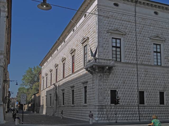 Palazzo dei Diamanti