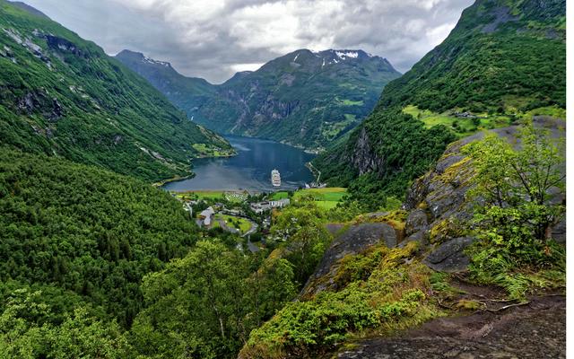 Geirangerfjord and Geiranger, from Flydalsjuvet 2016