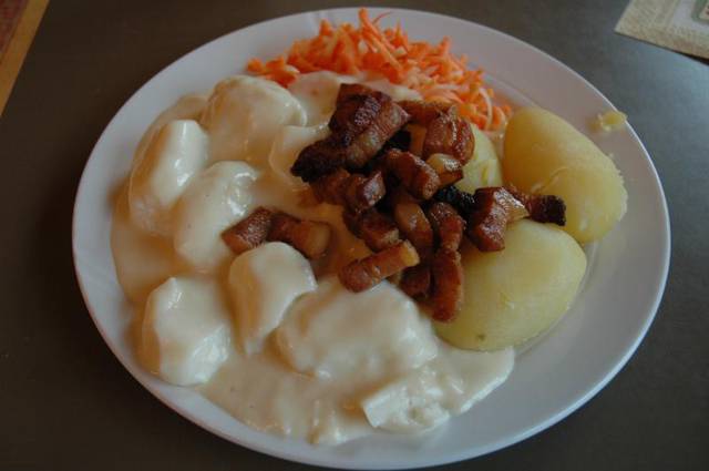 Fit for a Viking: fiskeboller (fish balls) in cream sauce with potatoes, grated carrots and a smattering of bacon