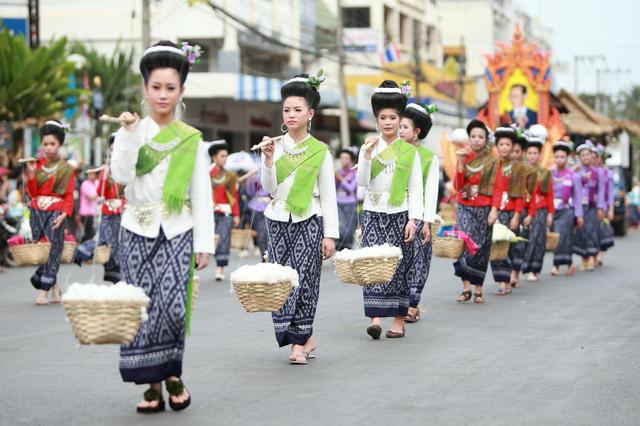 Dok Fai Ban Red Cross Fair