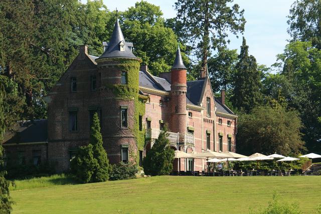 Breivelde Castle and park