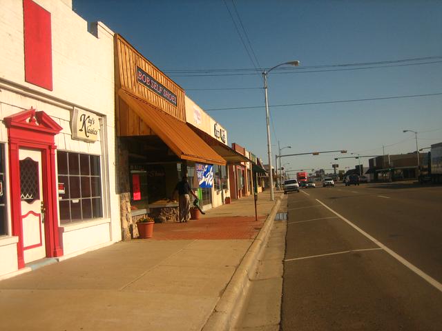 Street in downtown Dumas
