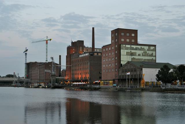 Inner Harbour (Innenhafen) with Museum Küppersmühle (left), Werhahnmühle (centre) and Explorado children's museum (right)