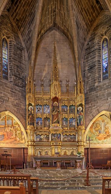 Main Altar of the neo-Gothic Església de Sant Jaume