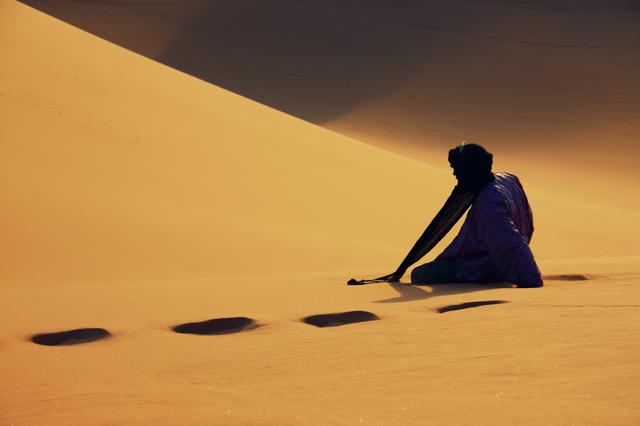 Tuareg on the dune of Timerzouga, place named Tadrart in the town of Djanet