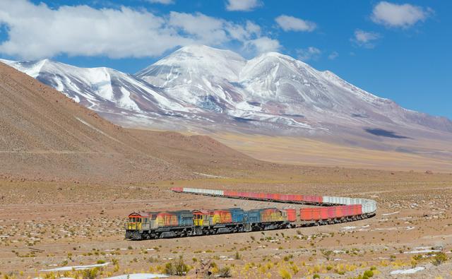 An ore train between San Pedro and Ascotan