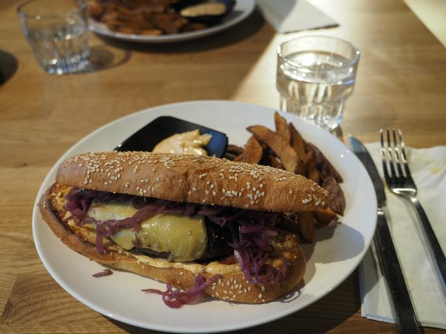 A "Fat Bacon Burger" as an upgrade option for the lunch in Fat Lizard, bringing the lunch price up to 17.50 €.