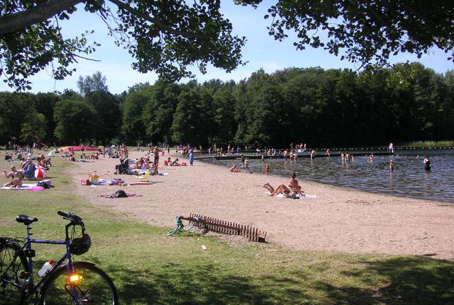 Flottsbrobadet (Södertörn), one of several public beaches in the area.