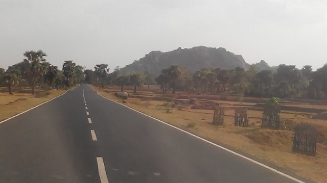 Fuljhari Pahar as seen from the Sarath-Dumka road