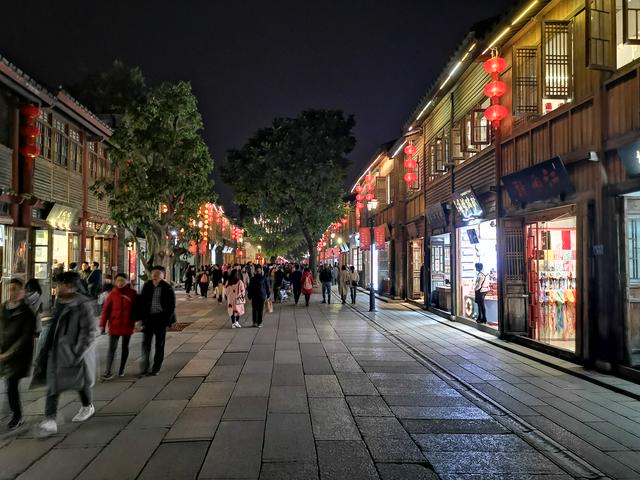 Three Lanes and Seven Alleys Main Street