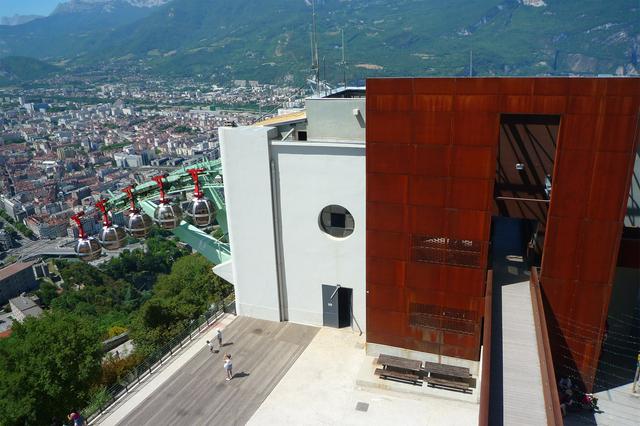 The cable car on top of Bastille