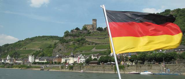 Gutenfels Castle above the Rhine