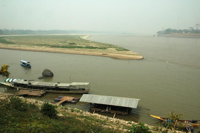 The confluence of the Mekong and the Ruak in the dry season: the foreground is Thailand, the sandbar is Myanmar and the opposite bank is Laos.