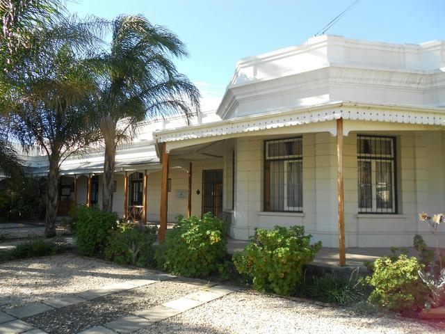 The Graaff-Reinet Club