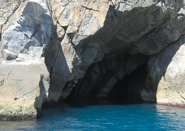 Blue Grotto (Gruta Azul)