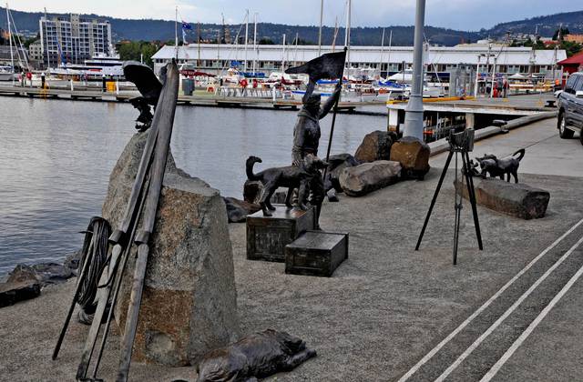 Hobart waterfront statuary: Antarctic explorers