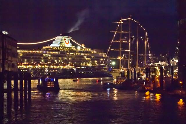 Port Anniversar 2013 with ship "Mein Schiff"