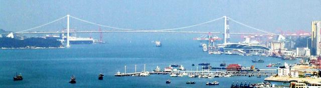  Bridge between Haicang (left, West) and Xiamen Island.