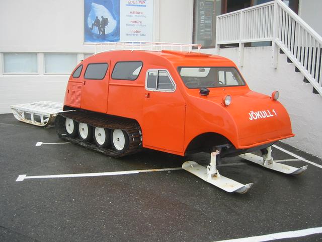 Vehicle for visiting the glaciers