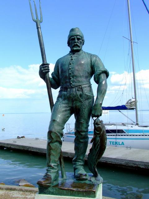 The Fisherman statue made by János Pasztor, donated to the city in 1941