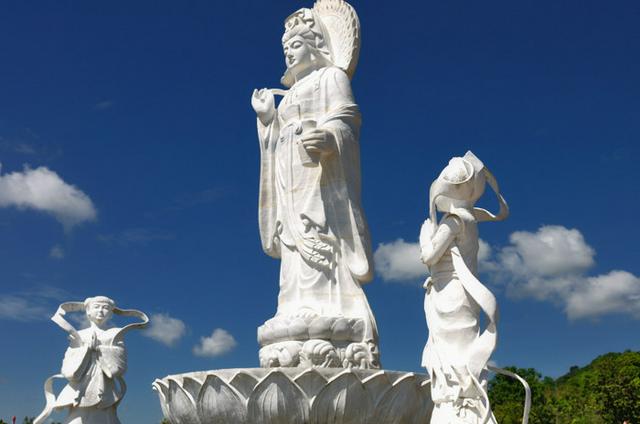 Goddess of Mercy statue in Hat Yai Park.