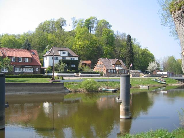 Hitzacker harbour with the Weinberg hill behind