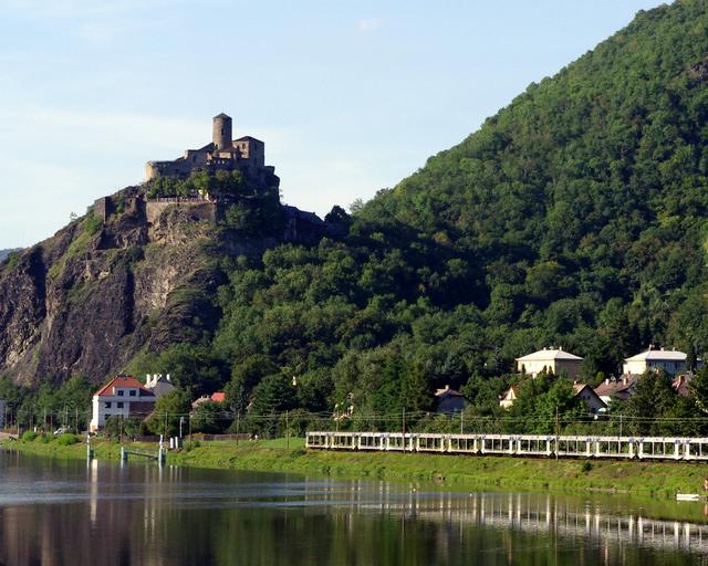 Střekov Castle upon the Elbe river