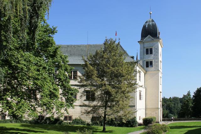 Hrubý Rohozec Chateau