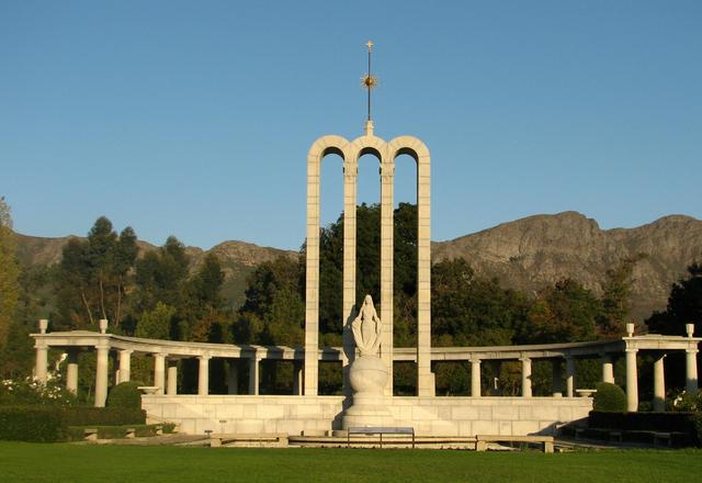 Huguenot Monument.