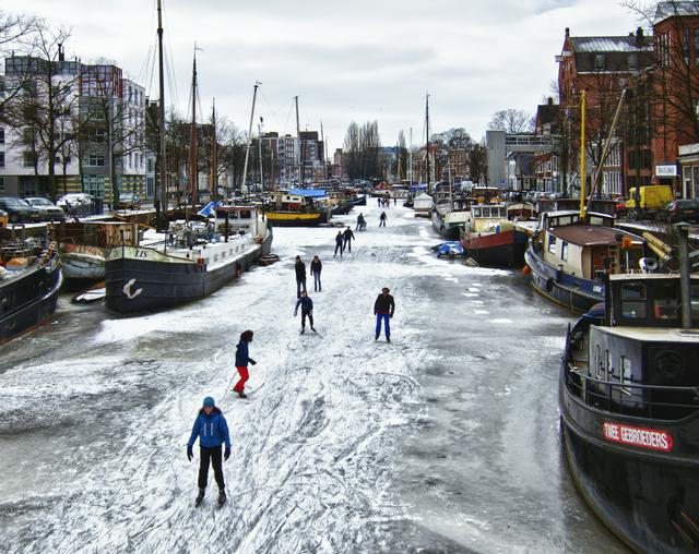 Ice skating in Groningen