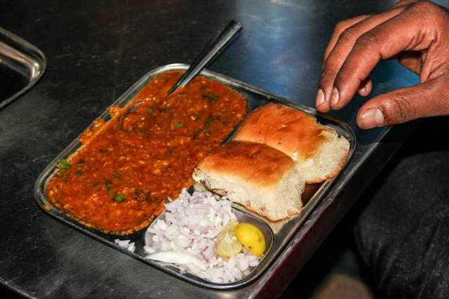 Pavu Bhaji is the favorite street food of Sangli