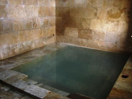 A Large Isti Su Bath