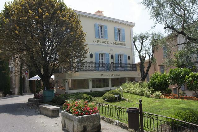 Espace Culturel & Jardin Maurice Gottlob, Place du Commandant Lamy in the Vieux Village