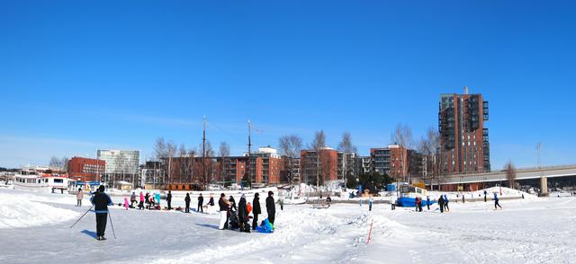 In wintertime there is an ice-skating rink and ski track on lake Jyväsjärvi