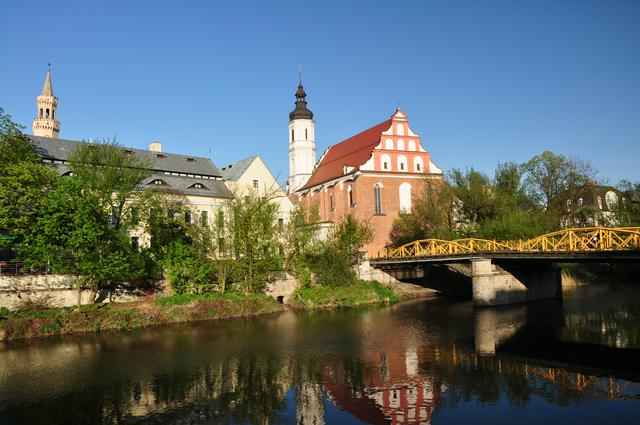 Holy Trinity Church seen from the riverside