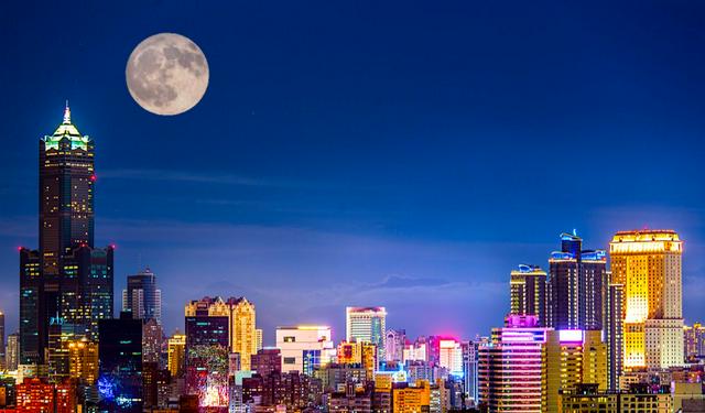 Skyline of Downtown Kaohsiung at night.