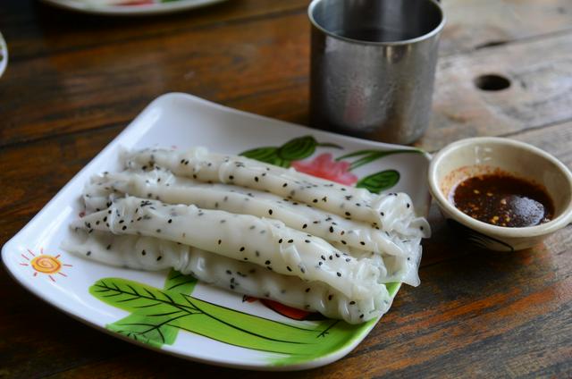 Khao phan, made by steaming fermented rice batter, is only found in Uttaradit Province