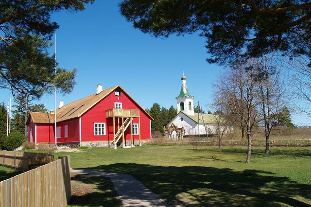 Kihnu Museum ang Kihnu Church.