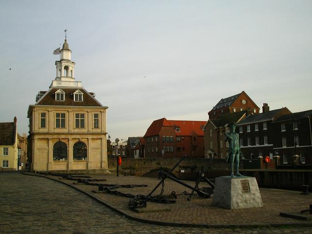 King's Lynn Customs House and George Vancouver Statue