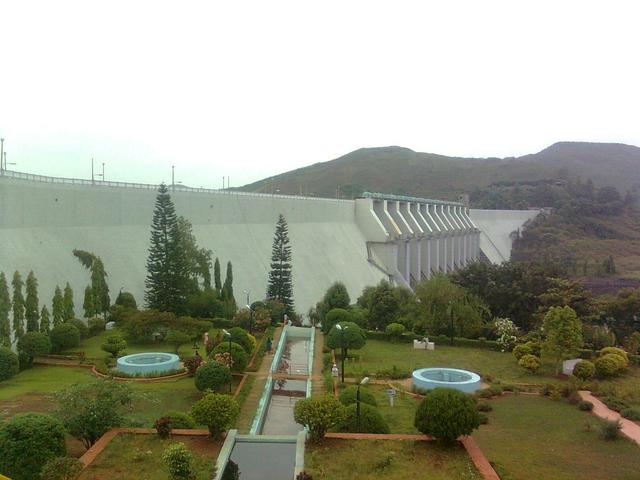 Kolab dam and garden