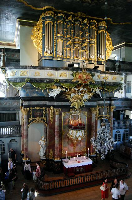 Kongsberg church: Pulpit-altar with organ above