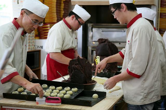 Making "Gyeongju ppang"