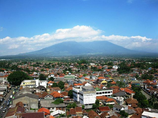 From Central Bogor, looking towards Mount Gede Pangrango National Park.