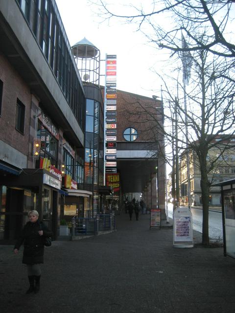 Kronan, The road linking the centrum bus stop to the pedestrian mall