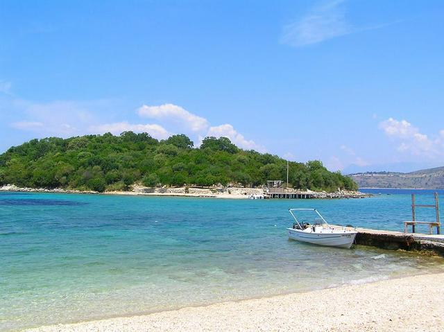 Beautiful and quiet beach at Ksamili