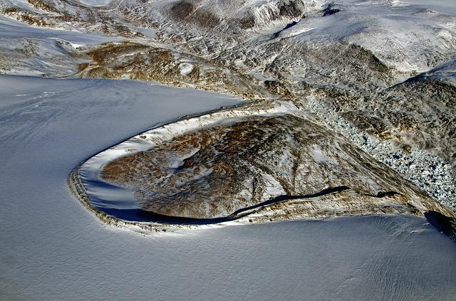 Horseshoe-shaped lateral moraines at the margin of the Penny Ice Cap