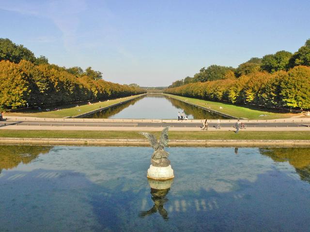 Le bassin des cascades in the park of the Château de Fontainebleau