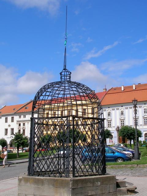 "Cage of Shame", punishment cage outside the old Town Hall